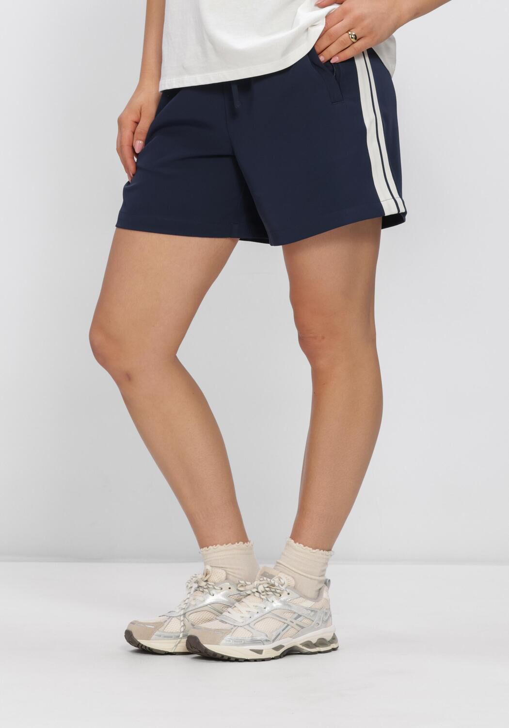 Blauwe CATWALK JUNKIE Broeken/jumpsuits TRACKSUIT SHORTS - large