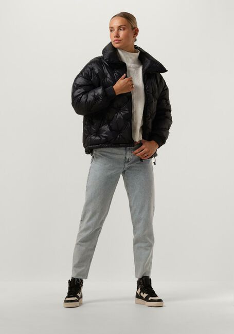 GUESS Veste matelassé PERLA EMBELLISHED PUFFA en noir - large