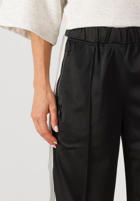 HAUTE L'AMITIÉ Pantalon de jogging BAGGY TRACK TALL PANTS en noir - large