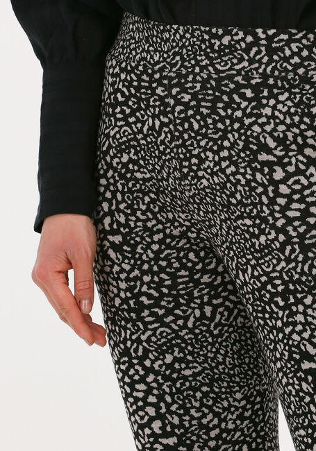 MODSTRÖM Pantalon évasé OMARI PANTS en noir - large