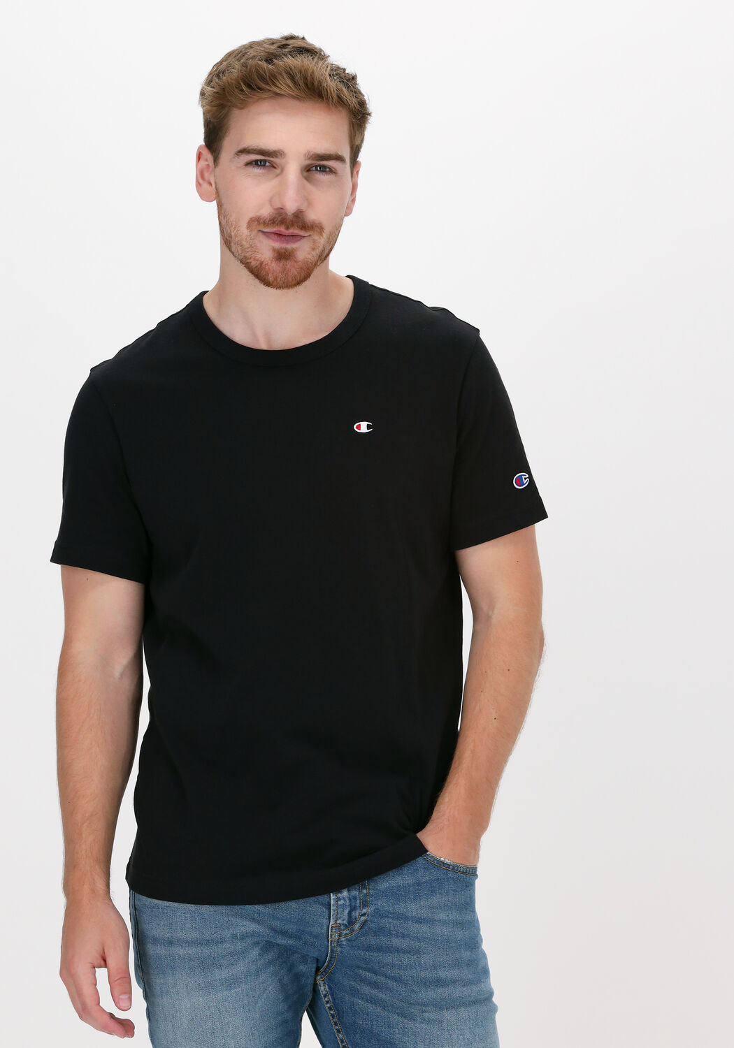 CHAMPION T shirt SMALL C LOGO T SHIRT en noir Omoda