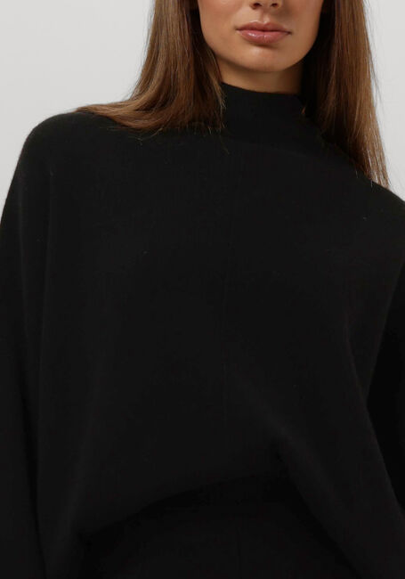 RESORT FINEST Col roulé CAPE SWEATER en noir - large