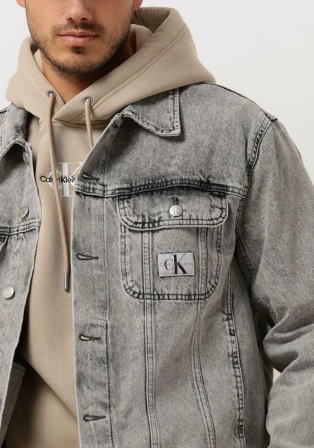 CALVIN KLEIN Veste en jean REGULAR 90'S DENIM JACKET en gris - large