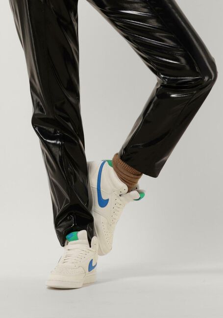 Witte NIKE Sneakers COURT VISION MID WMNS - large