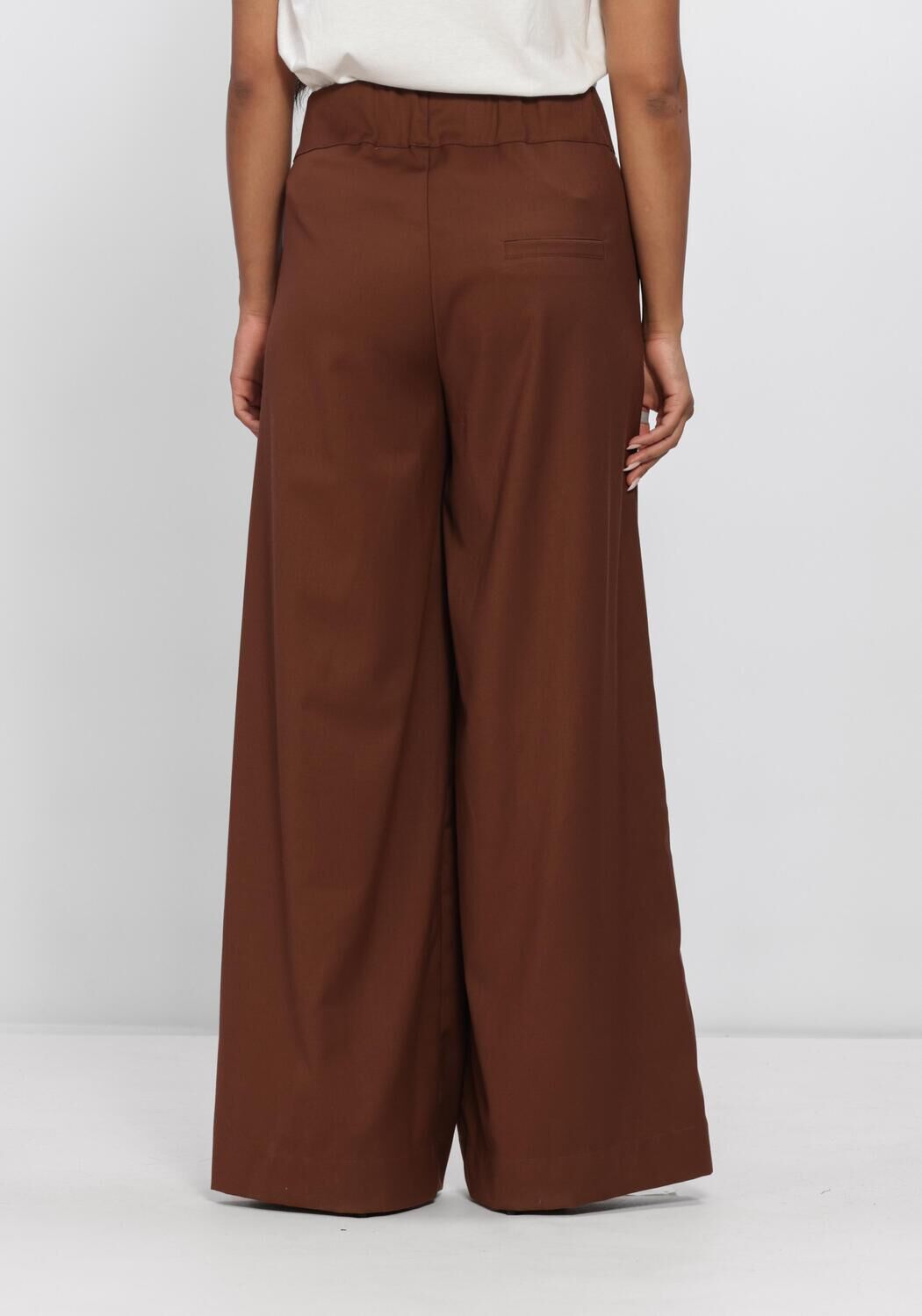NUKUS Pantalon large LIEVE PANTS en marron - large