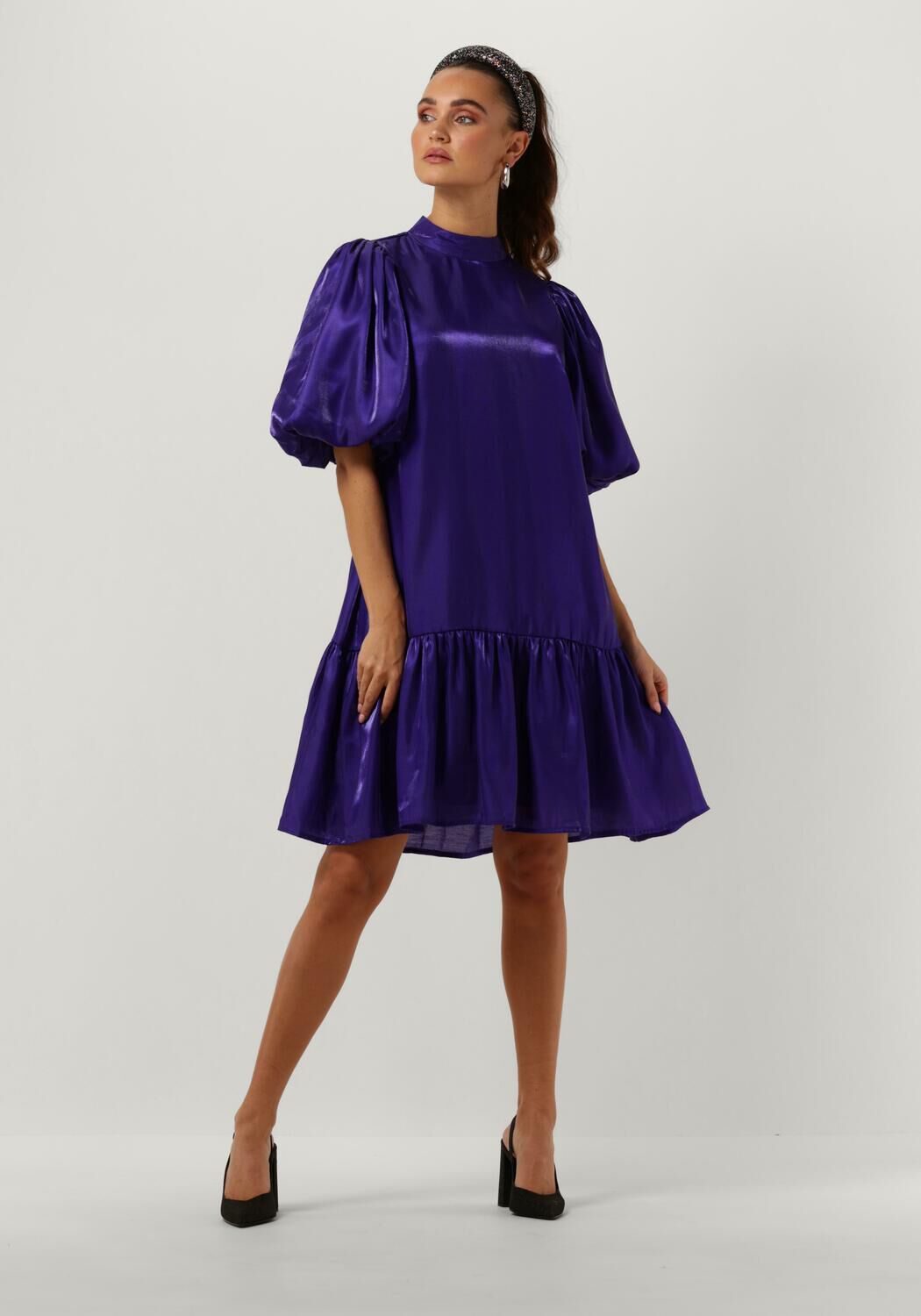 Welke kleur schoenen onder blauwe jurk outlet