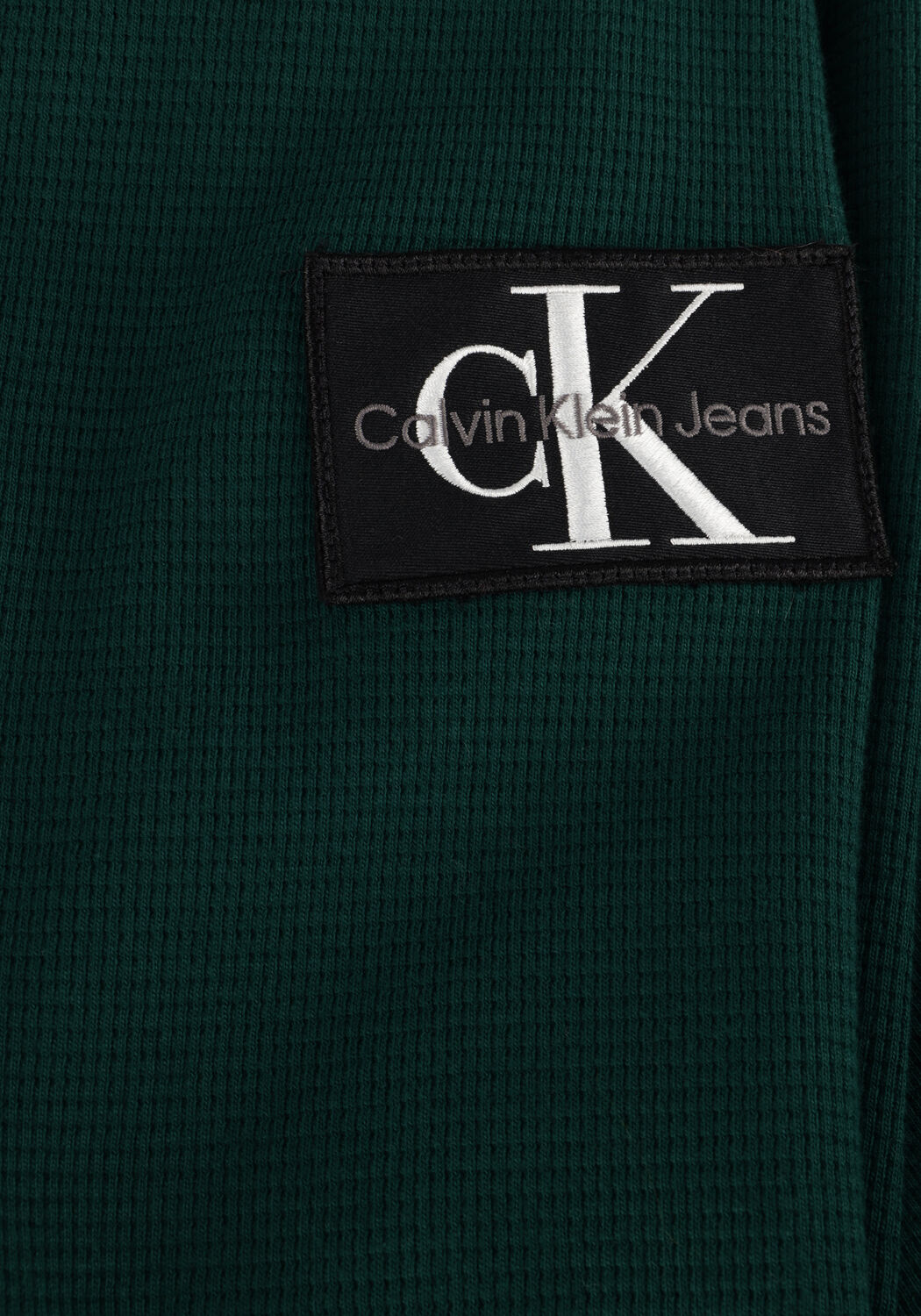 CALVIN KLEIN Pull BADGE WAFFLE LS TEE Vert fonc&eacute; - large