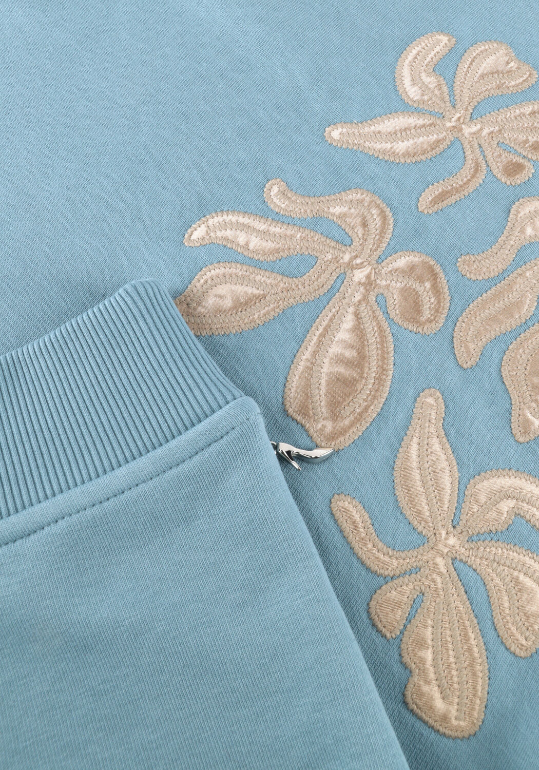 JANSEN AMSTERDAM Chandail MAIKA TRUI SW 165 SWEAT LONG SLEEVE SATIN FLOWERS EMBROIDERY Bleu clair - large