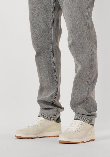 DIADORA Baskets basses DEUCE M2 HAIRY en blanc - large