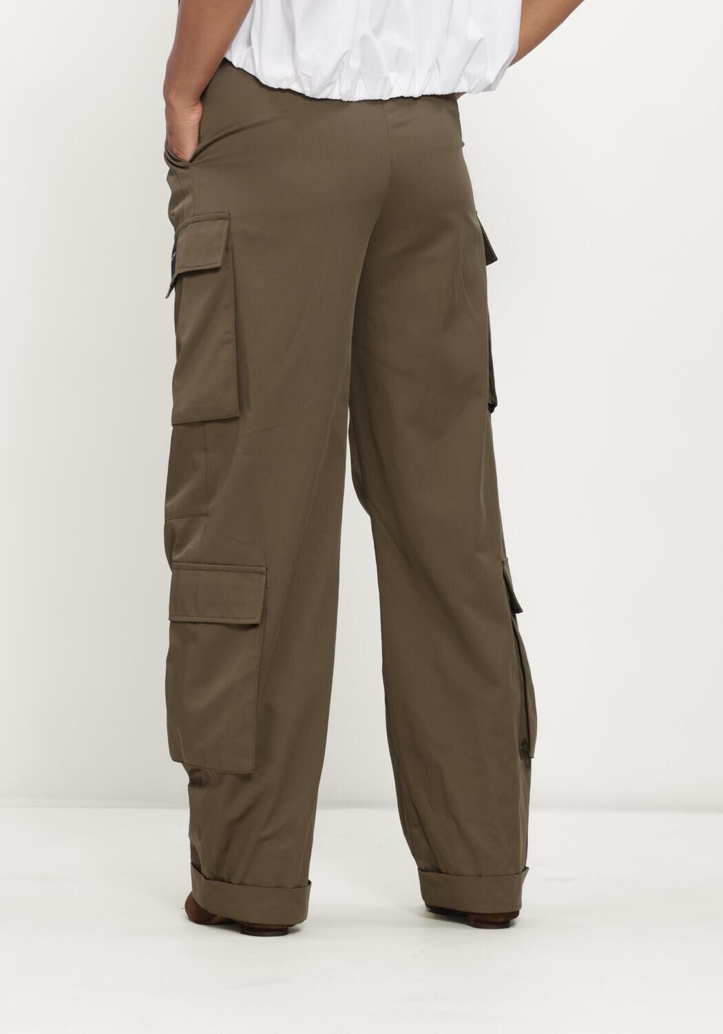 Donkergroene HAUTE L'AMITI&Eacute; Broeken/jumpsuits RABI CARGO POCKET TALL PANT - large