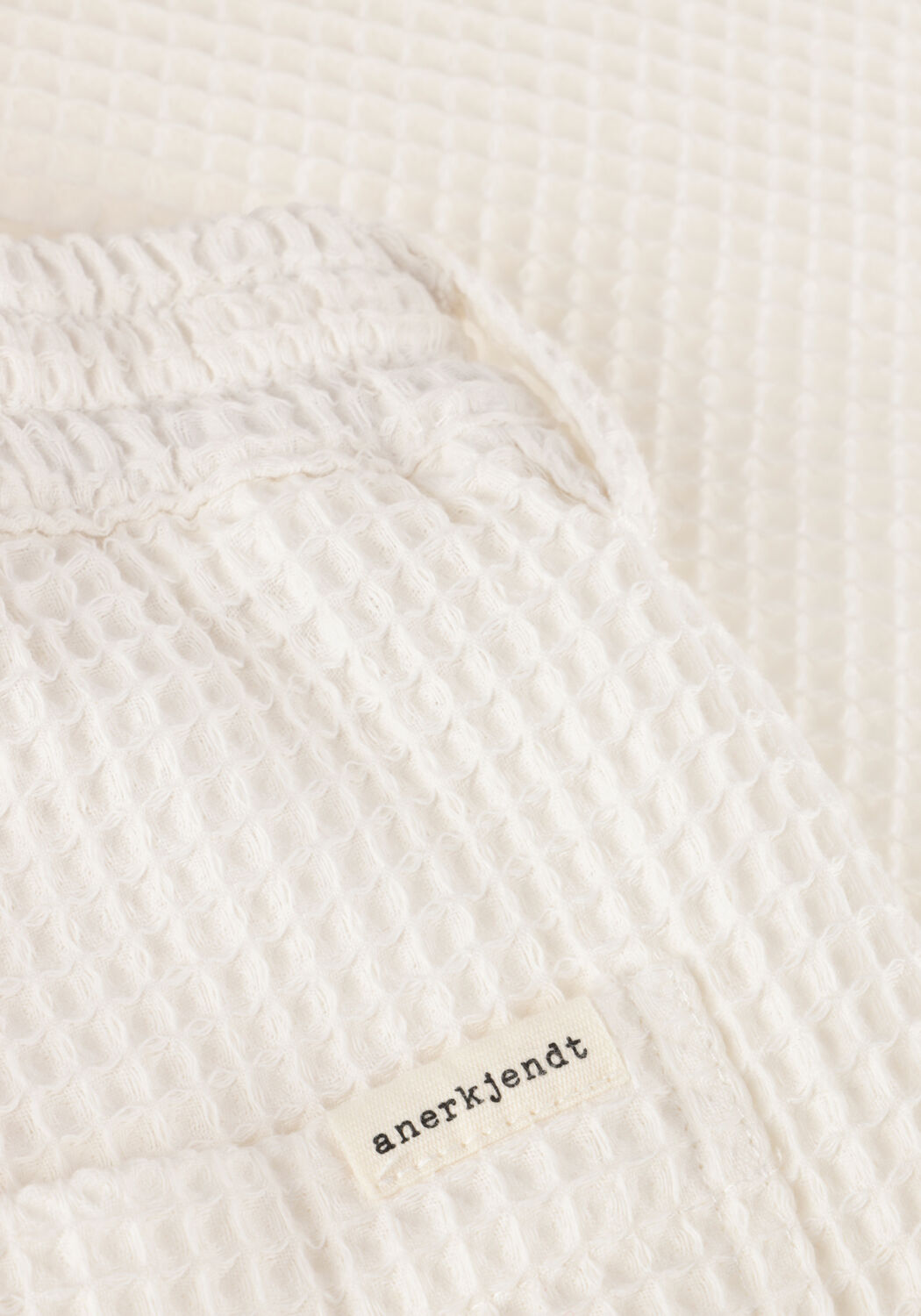 ANERKJENDT Pantalon courte AKLT JAN WAFFLE ELA SHORTS en blanc - large