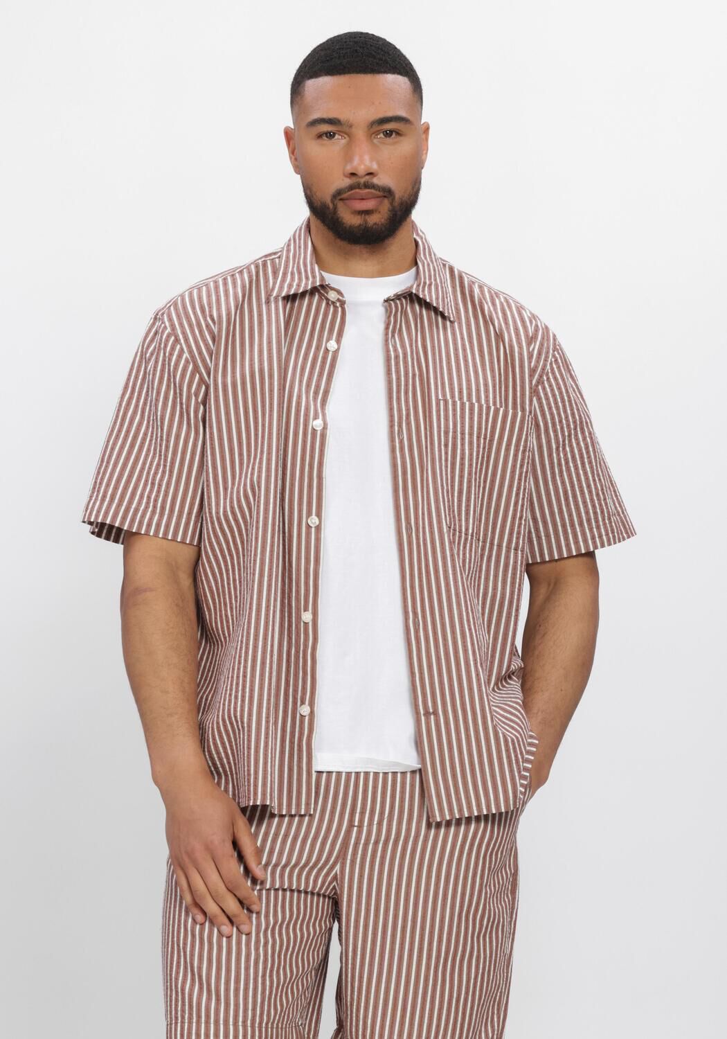 SELECTED MEN Chemise d&eacute;contract&eacute; SLHRLXSTUART SEERSUCKER SS  SHIRT en beige - large