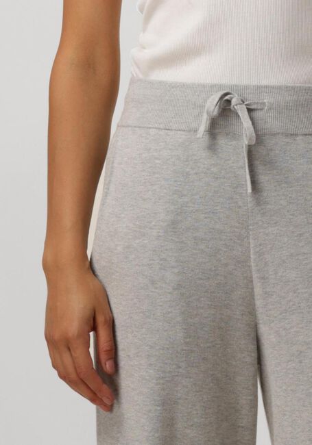 KNIT-TED Pantalon de jogging NADA en gris - large