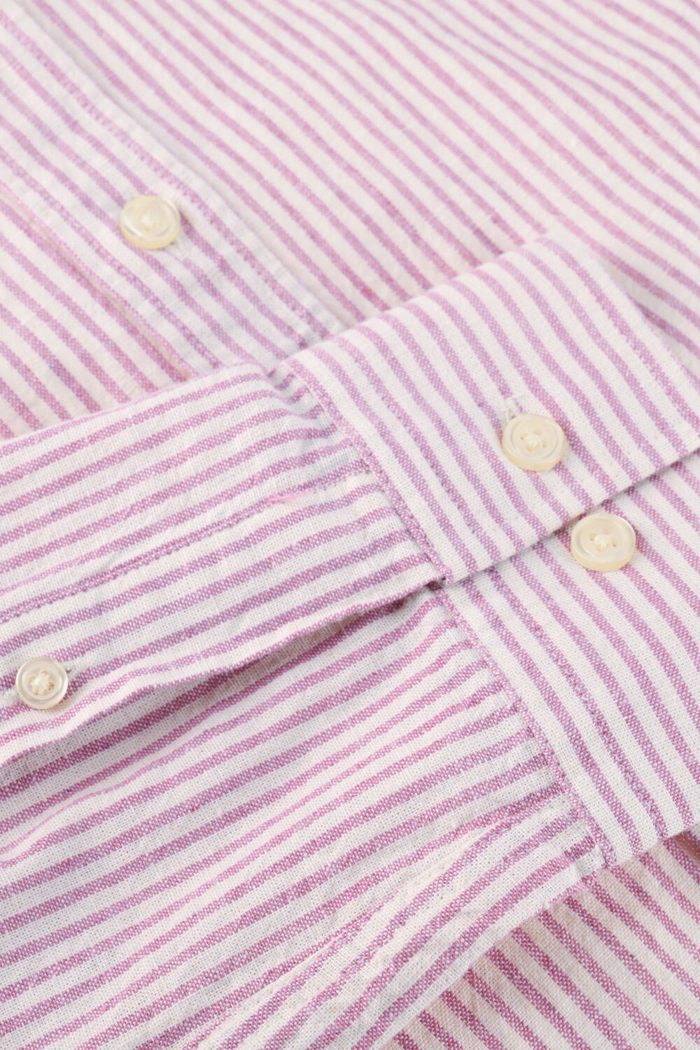 LES DEUX Chemise d&eacute;contract&eacute; KONRAD STRIPE COTTON LINEN SHIRT en rose - large