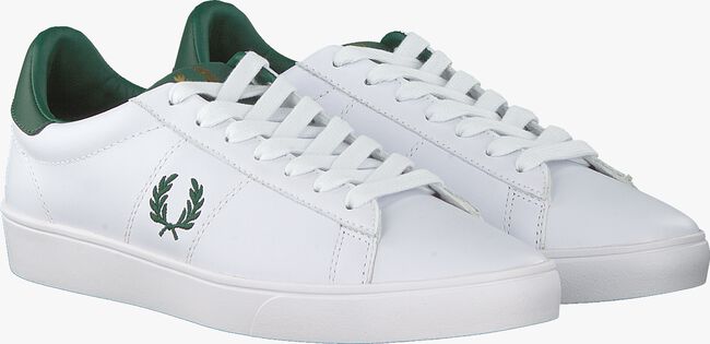 FRED PERRY Baskets basses B8250 en blanc  - large