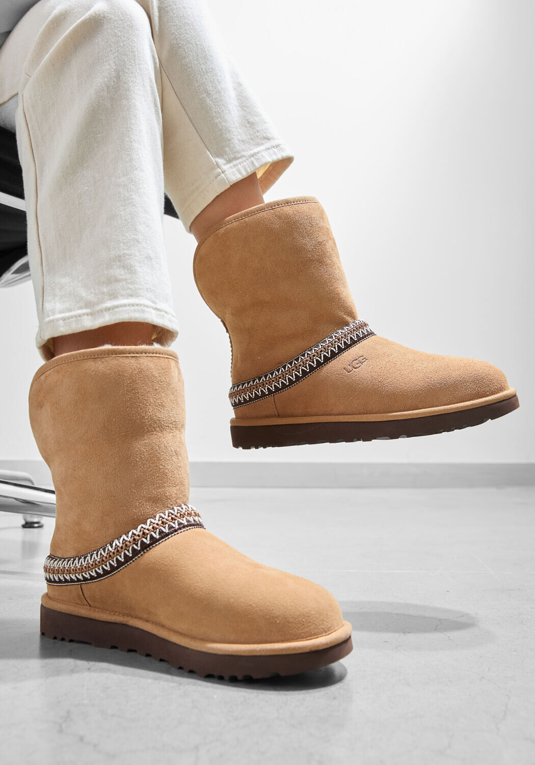 Cognac UGG  CLASSIC SHORT CRESCENT - large