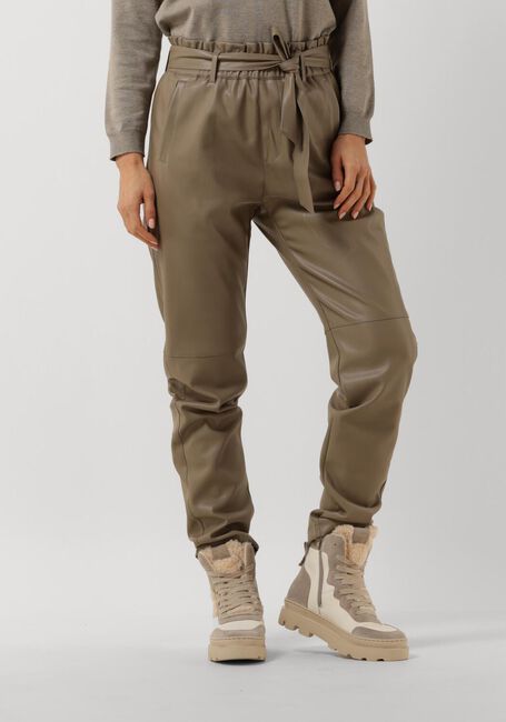 MINUS Pantalon JAYDA PU PANT en beige - large