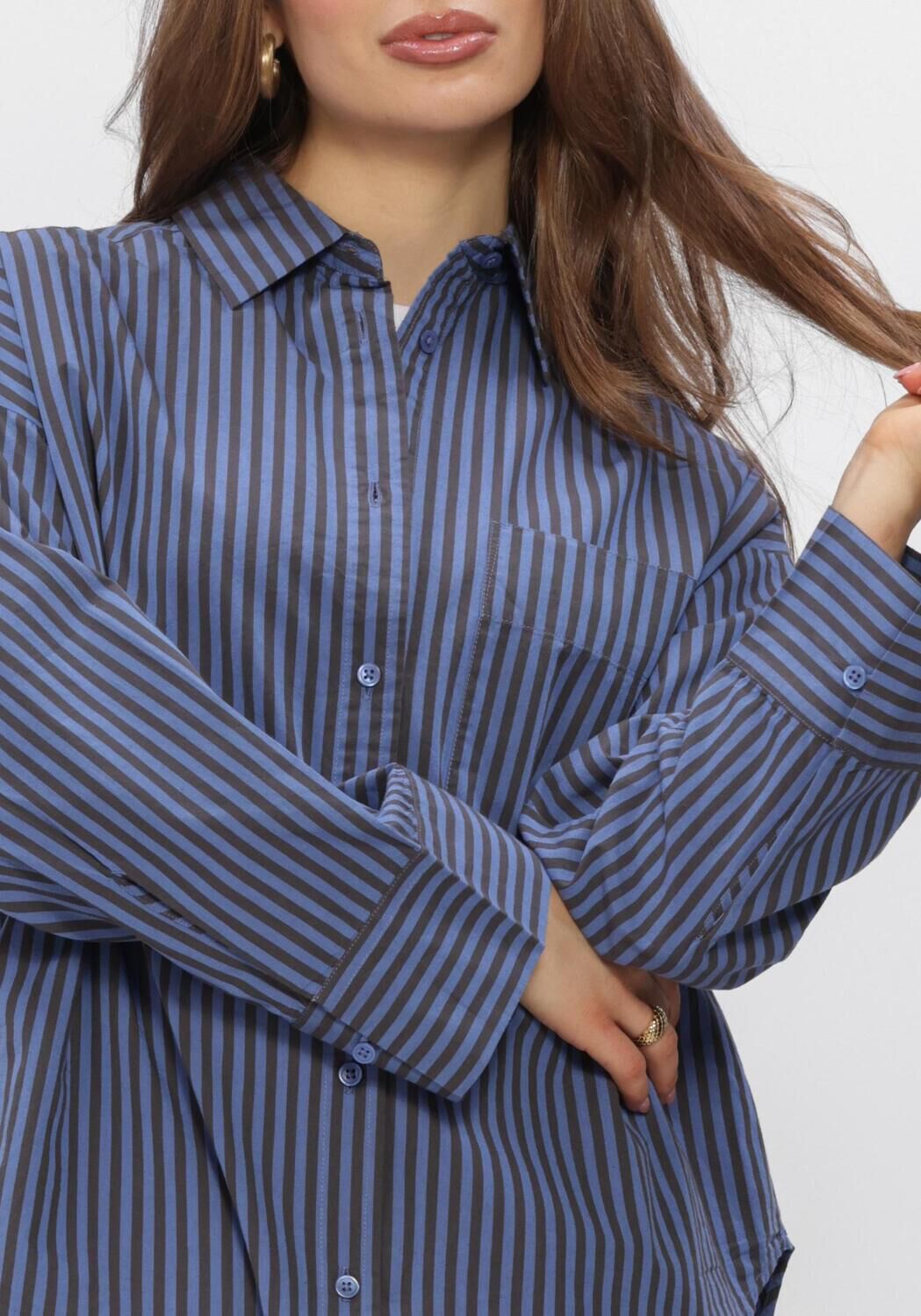 BOII STUDIOS Haut FIE SHIRT en bleu - large