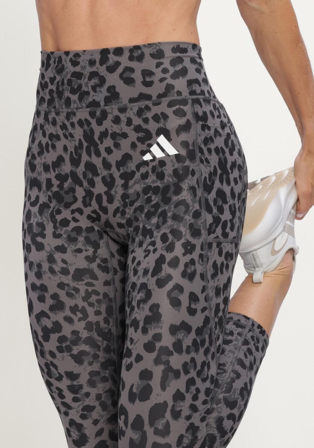 Bruine ADIDAS Broeken/jumpsuits OPT ESS AOP 7/8 - large