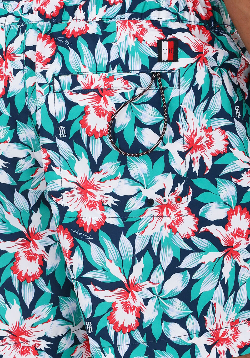 TOMMY HILFIGER MEDIUM DRAWSTRING-PRINT Shorts de bain en multicolore - large