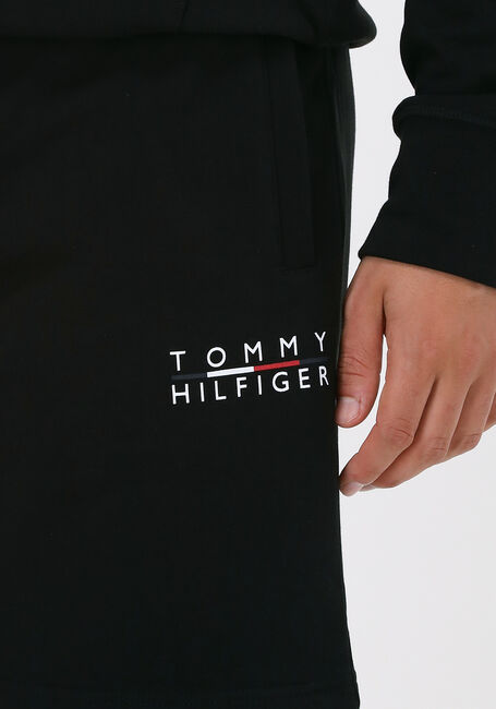 TOMMY HILFIGER Pantalon courte SQUARE LOGO SWEATSHORT en noir - large