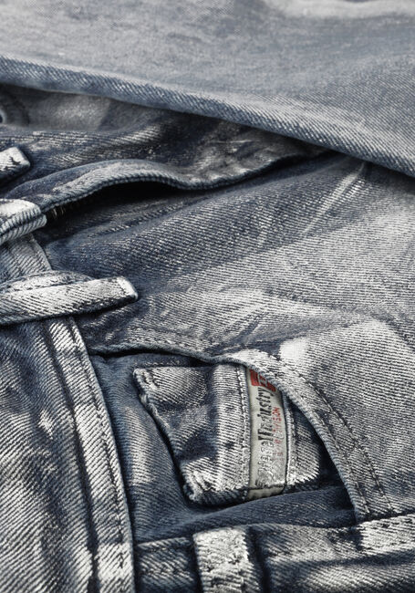 DIESEL Slim fit jeans 2004-J en argent - large