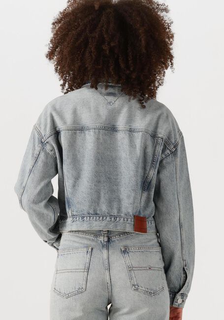 TOMMY JEANS Veste en jean OVSZ CROP TRUCKER JACKET BI6012 en bleu - large