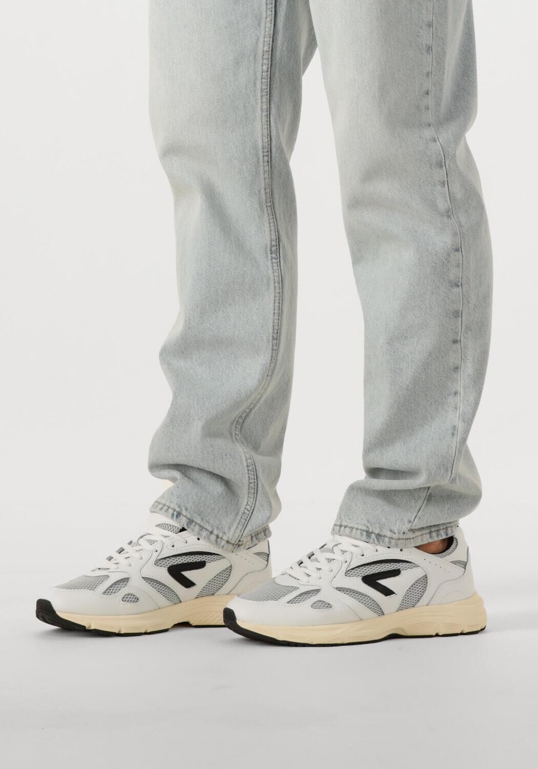 Witte HUB Sneakers SHIFT - large