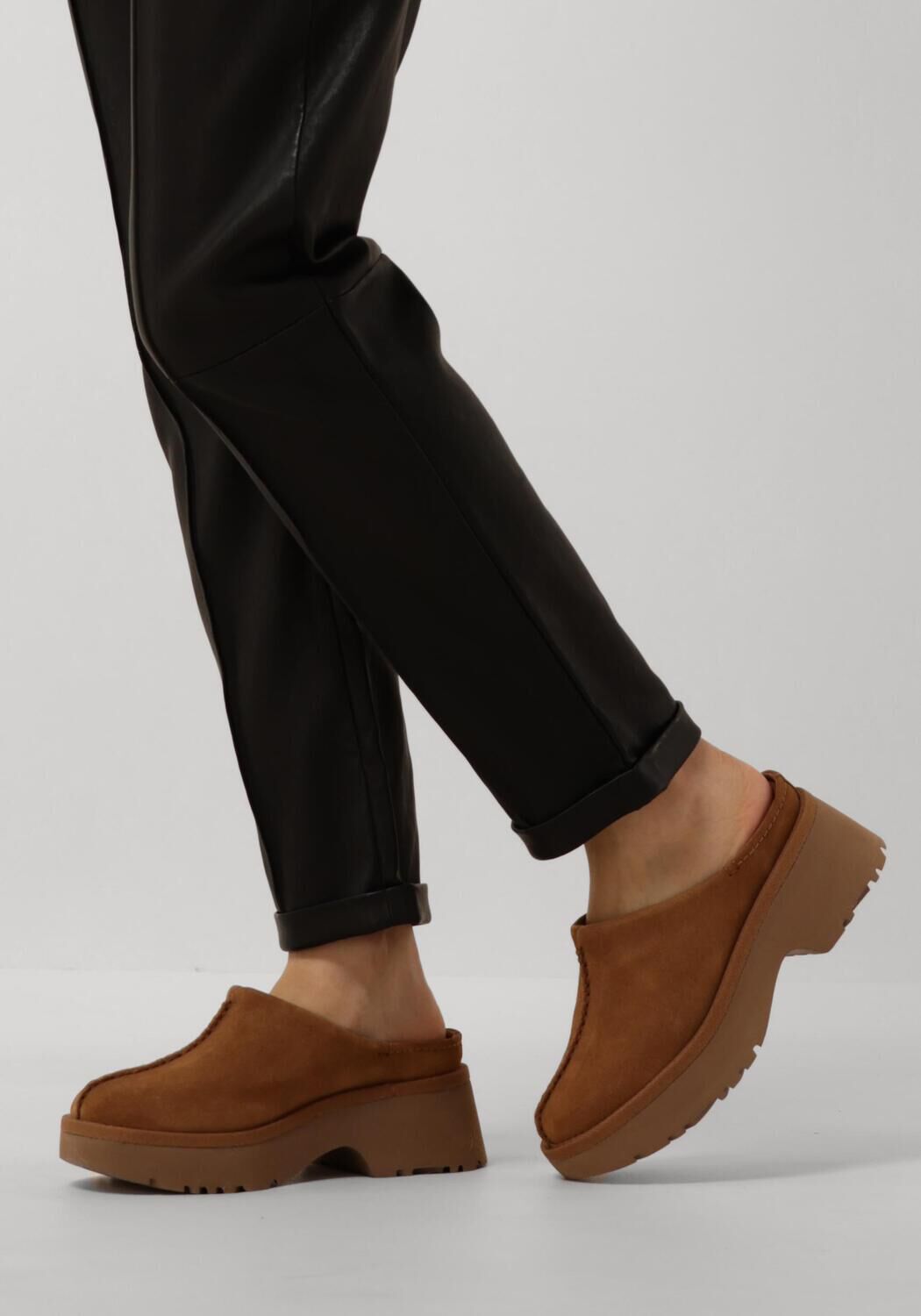 UGG SPRING COTTAGE CLOG Chaussures &agrave; enfiler en marron - large