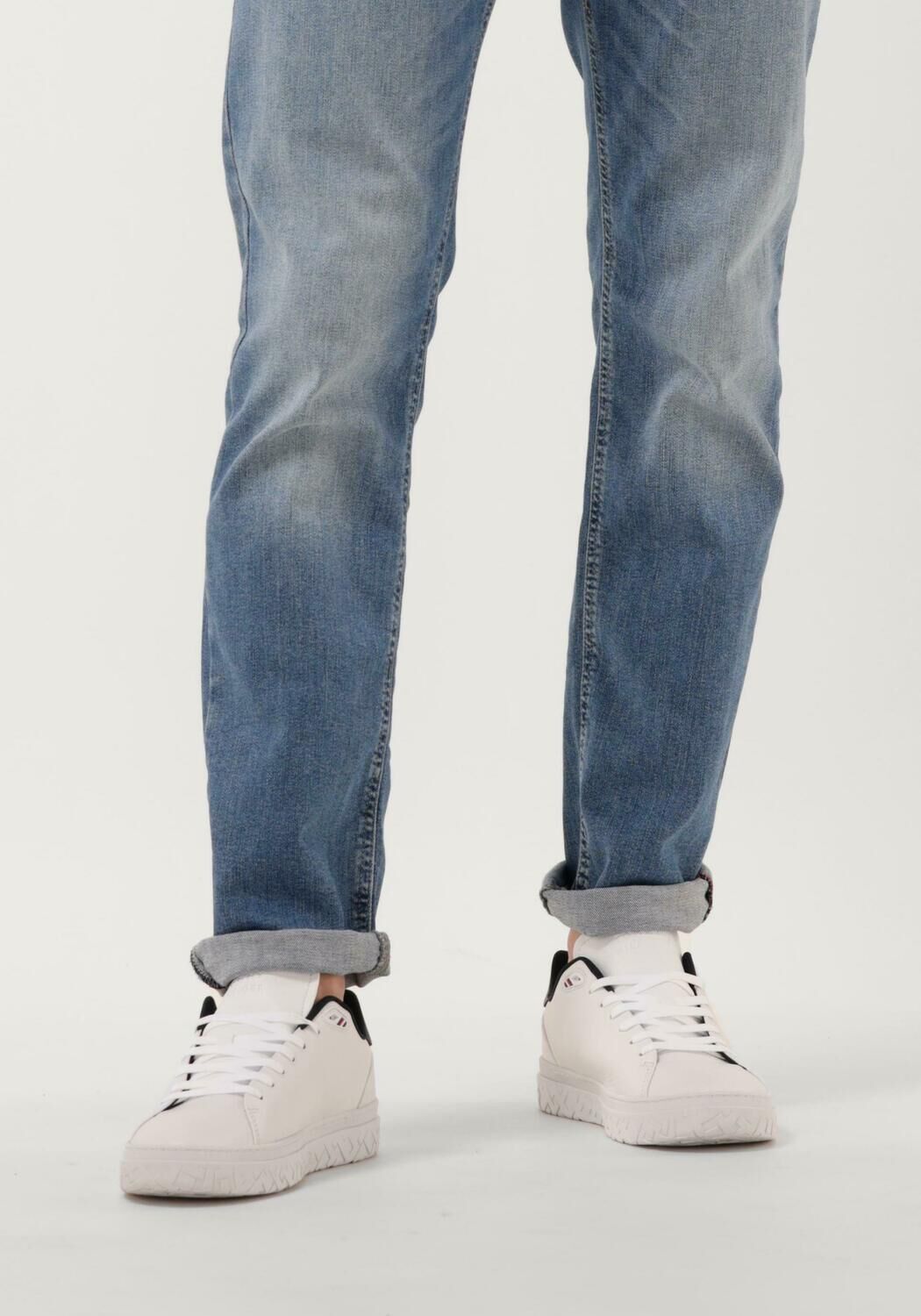 Witte TOMMY HILFIGER Sneakers MODERN ICONIC COURT CUP - large