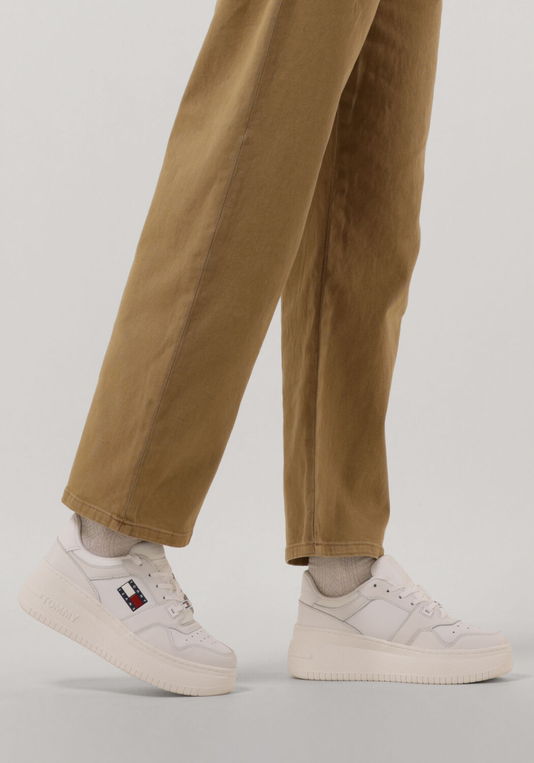 Witte TOMMY JEANS Sneakers TOMMY JEANS RETRO BASKET FLATF - large