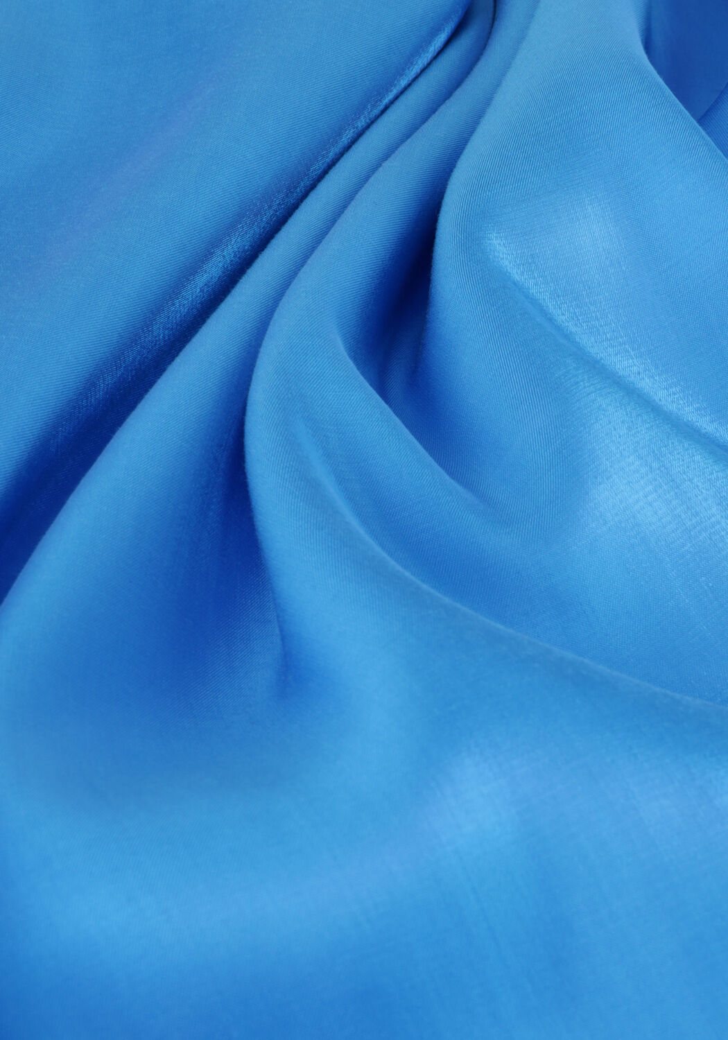 Blauwe ALIX THE LABEL  LADIES WOVEN SHINY SATIN BLOUSE - large