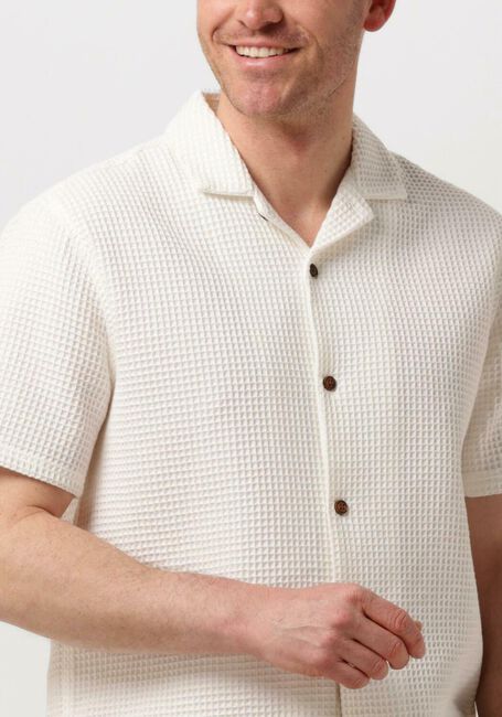 ANERKJENDT Chemise d&eacute;contract&eacute; AKLEON S/S WAFFLE SHIRT en blanc - large