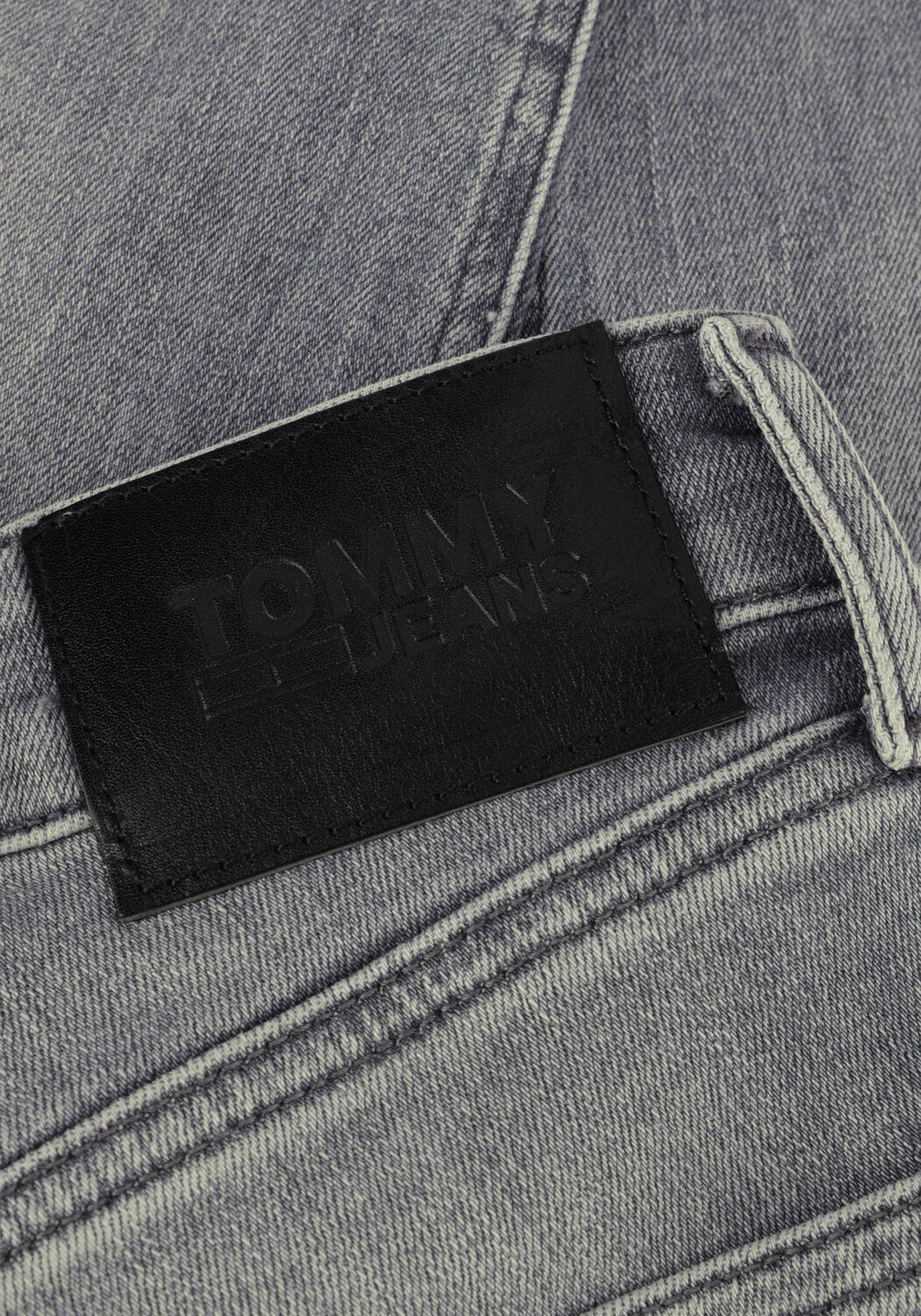 TOMMY JEANS Slim fit jeans AUSTIN SLIM TPRD DG1272 en gris - large