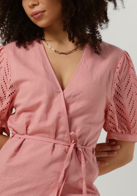 ANOTHER LABEL Mini robe CHERYL DRESS S/S en rose - large