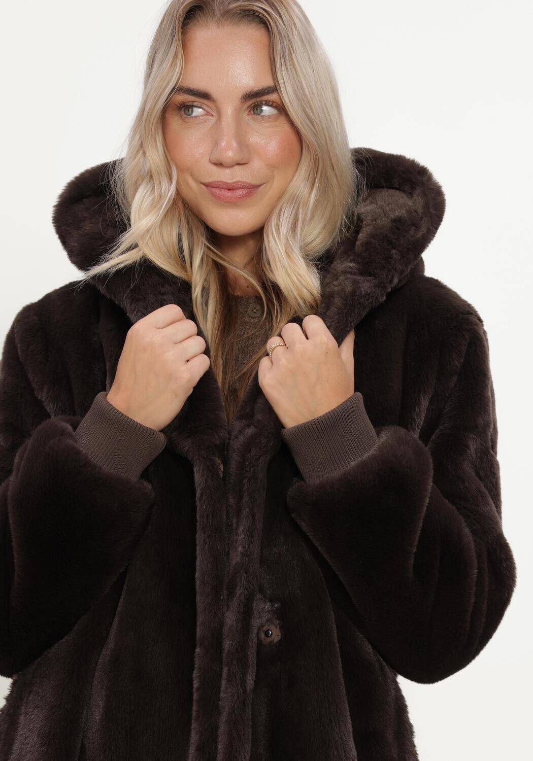 MOSCOW Manteau en fausse fourrure 08-08-NADJANA-4 en marron - large