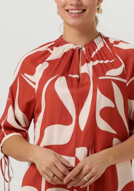 ANOTHER LABEL Mini robe MAYSA DRESS S/S en rouge - large