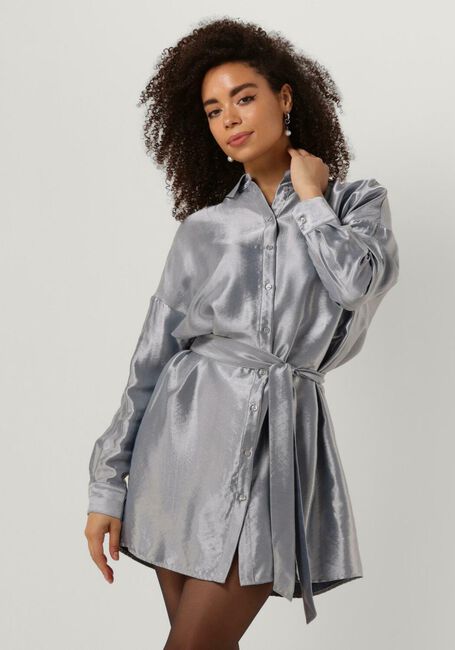 SELECTED FEMME Robe midi SLFSILVIA-TONIA LS SHIRT DRESS en argent - large