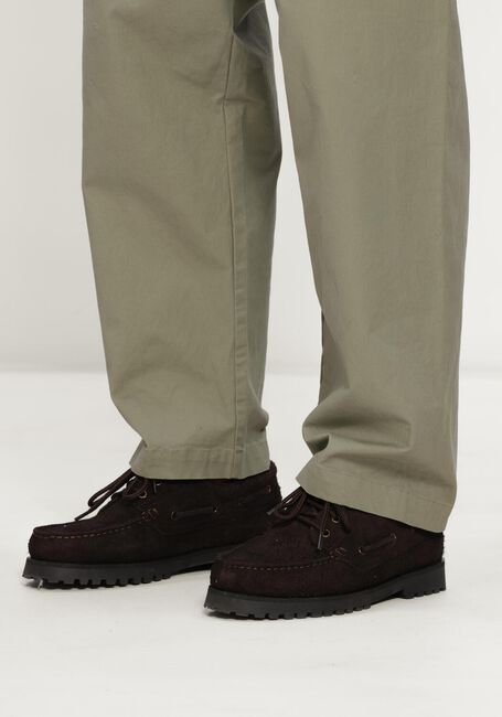 LES DEUX HAIRY SUEDE BOATSHOE Chaussures &agrave; lacets en marron - large