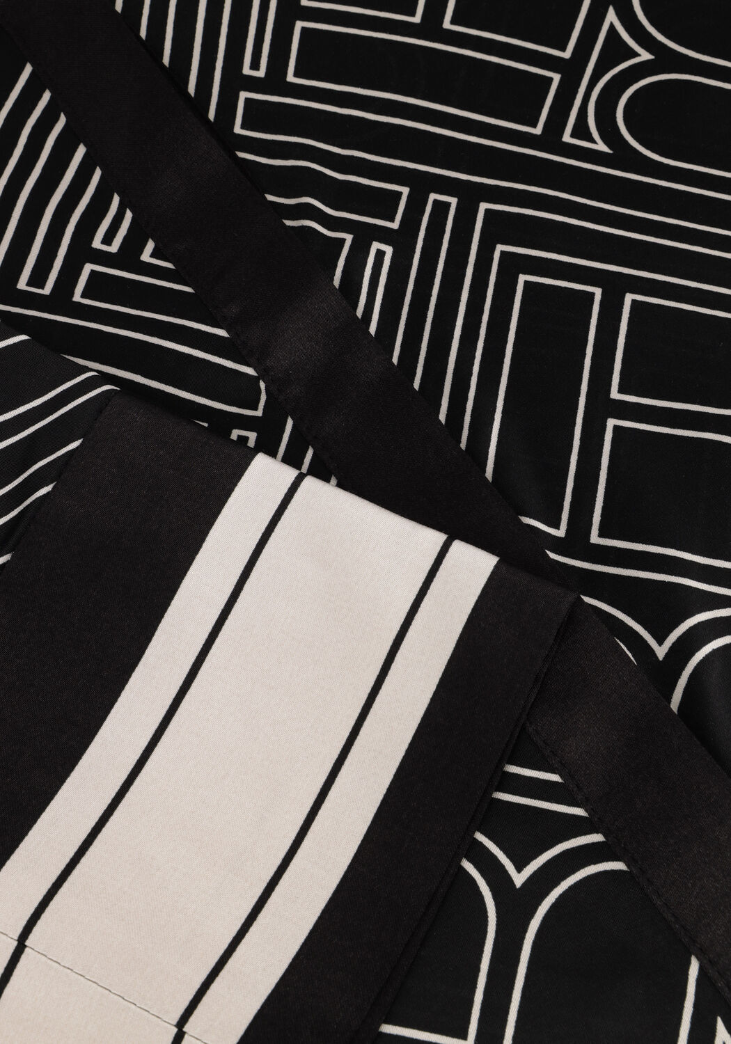 Zwarte BRUUNS BAZAAR  FLORET AUDE SHIRT - large