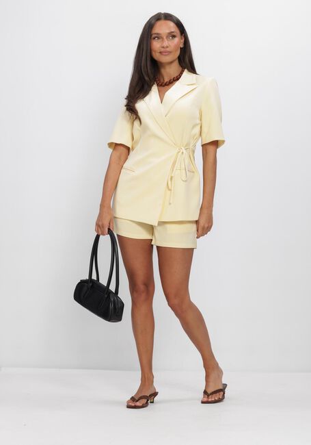 YDENCE SHORT JENNY Pantalons en jaune - large