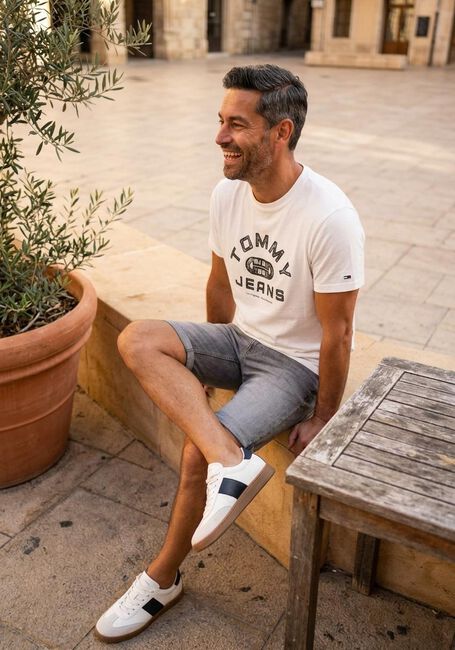 TOMMY JEANS Pantalon courts RONNIE SHORT en gris - large