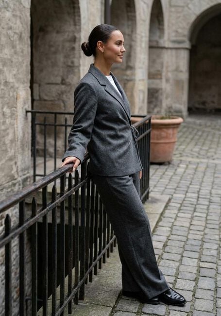 SECOND FEMALE Pantalon large MILEA TROUSERS en gris - large
