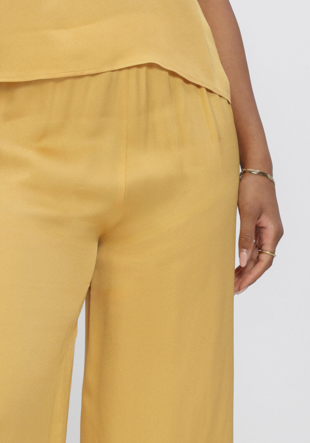 SELECTED WOMEN Pantalon large SLFLAURA HW SLIT PANT B en beige - large