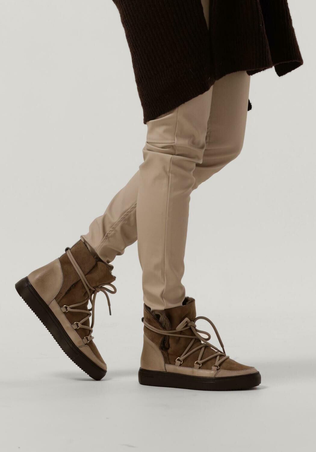 BLACKSTONE Bottes fourrure UKI en marron - large