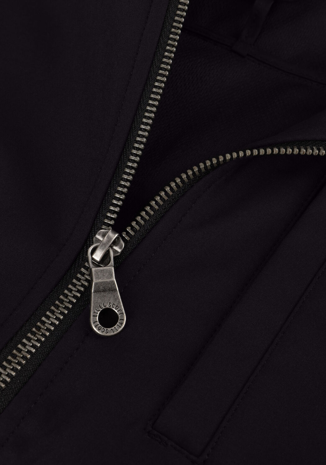 LYLE & SCOTT Jack SOFTSHELL JACKET en noir - large