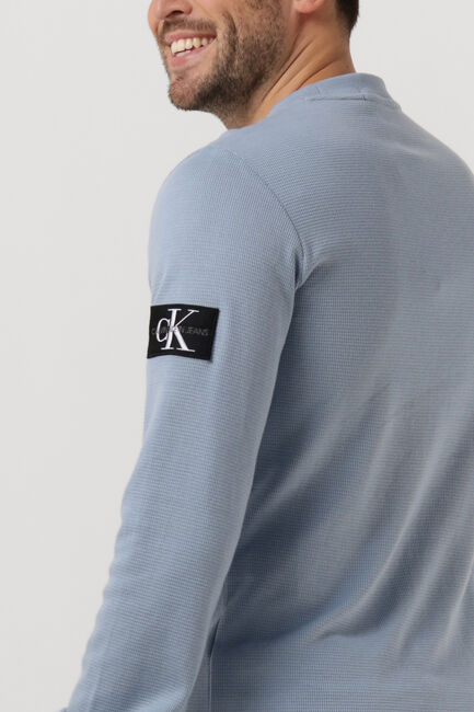 CALVIN KLEIN Chandail MONOLOGO BADGE WAFFLE LS TEE en bleu - large