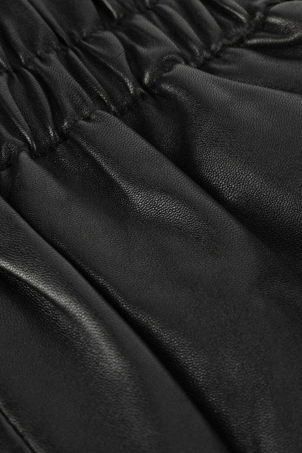 EST'SEVEN EST'LEATHER SHORT COURT Pantalons en noir - large