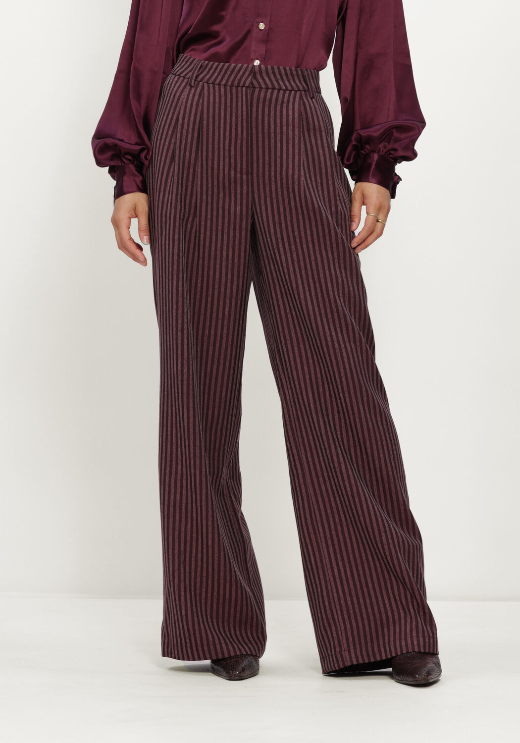 AMAYA AMSTERDAM Pantalon large ADELINE PANTS Bordeaux - large