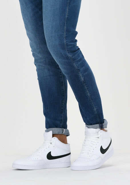 NIKE Baskets montantes COURT VISION MID MEN en blanc - large